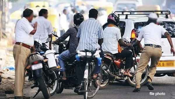 சென்னையில் நடுரோட்டில் கட்டிப்புரண்டு போக்குவரத்து சப்-இன்ஸ்பெக்டர்கள் சண்டை.. அதிர்ந்த பொதுமக்கள்