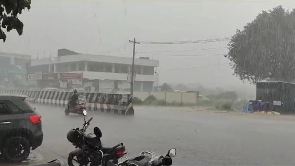 அரபிக்கடலில் உருவான குறைந்த காற்றழுத்த தாழ்வு.. தீபாவளிக்கு எங்கெங்கு மழை.. 11 மாவட்ட மக்கள் உஷார்!