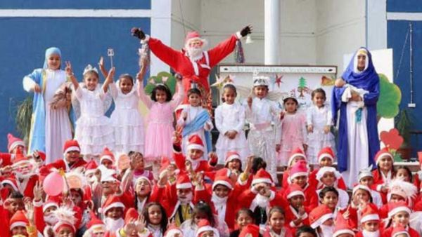 உற்சாகம்.. தமிழகத்தில் களைகட்டிய கிறிஸ்துமஸ்.. சர்ச்களில் சிறப்பு பிரார்த்தனை - திருப்பலி