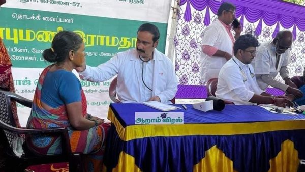 அன்புமணியை பாருங்களேன்.. டாக்டர் கோர்டில் ஸ்டெதஸ்கோப் அணிந்து எண்ணூர் மக்களுக்கு உடல்நல பரிசோதனை