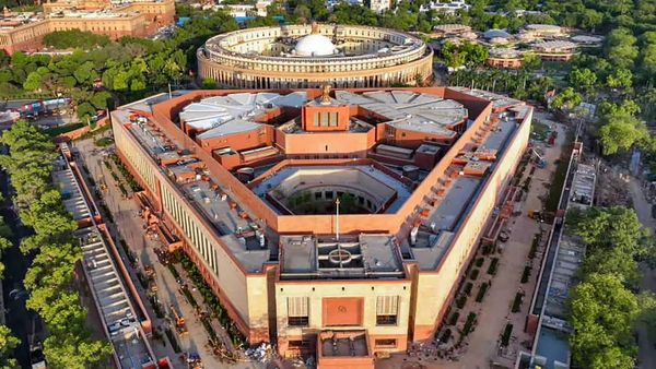 'தீ பிடிக்காத பசையுடன் தீக்குளிப்பு'.. நாடாளுமன்ற தாக்குதல் சதிகாரர்களின் பிளான் C சதித் திட்டம்!