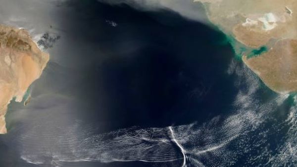 மறுபடியுமா? அரபிக் கடலில் உருவாகும் குறைந்த காற்றழுத்த தாழ்வுப் பகுதி.. வானிலை மையம் அலர்ட் மெசேஜ்!