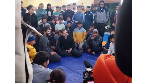 கொதி மனநிலையில் பஜ்ரங் புனியா, சாக்ஷி மாலிக்.. போராட்டத்திற்கு ஆதரவு கரம் நீட்டிய ராகுல்காந்தி