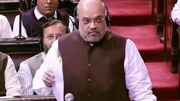 ஜம்மு காஷ்மீருக்கு 370-வது பிரிவு தேவை என்பது அரசியல் சாசனத்தை அவமதிப்பது...அமித்ஷா ஆவேசம்