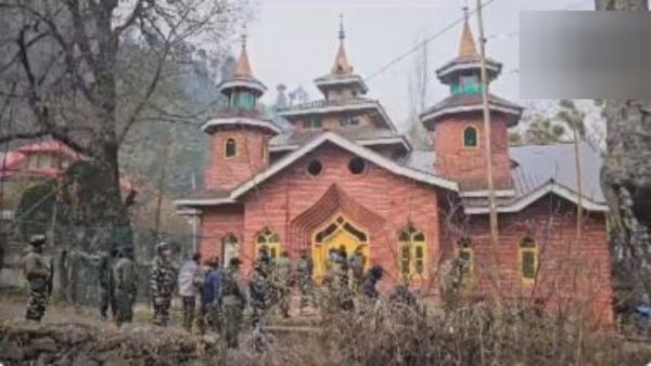 காஷ்மீரின் அமைதியான பகுதியில் அலறல்.. மசூதியில் ஓய்வுபெற்ற எஸ்பியை கொன்று பயங்கரவாதிகள் வெறிச்செயல்