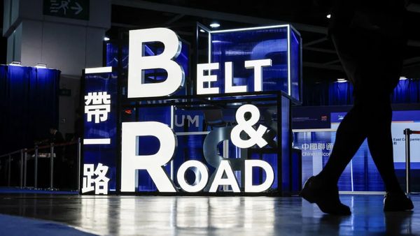 சீனா விரித்த 