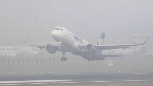 சென்னையை மூடிய பனி! வானத்திலேயே வட்டமடித்த விமானங்கள்.. விமான சேவை பாதிப்பு! பயணிகள் அவதி