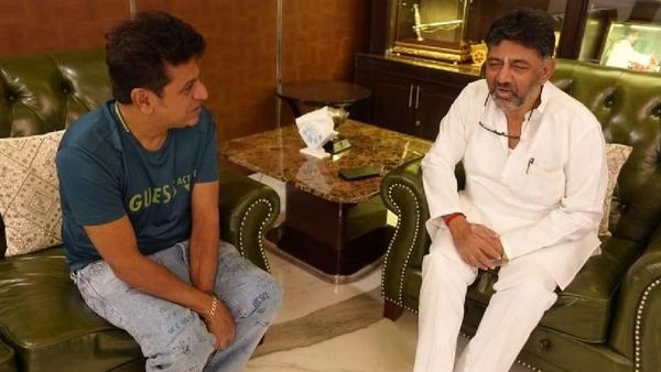 எம்பி சீட்டை மேடையில் உதறிய நடிகர் சிவராஜ் குமார்! டிகே சிவக்குமார் கூறியும் கேட்கலையே! காங்., ஷாக்