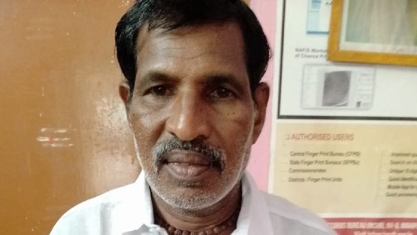 கையில பணத்தை கொடுங்க.. அரசு வேலை வாங்கி தரேன்.. மொத்தமாக விபூதி அடித்த பாஜக நிர்வாகி.. அதிரடி கைது!