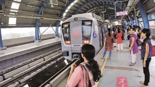 பயணிகளே உஷார்.. பெண்ணின் உயிரை பறித்த மெட்ரோ ரயில்.. கதவில் சிக்கிய சேலையால் அனாதையான 2 குழந்தைகள்