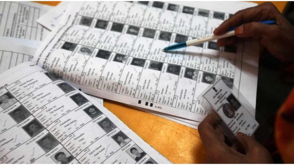 நெருங்கும் லோக்சபா தேர்தல்! இறுதி வாக்காளர் பட்டியல் வெளியிடும் தேதி தள்ளிவைப்பு.. இதுதான் காரணமாம்!