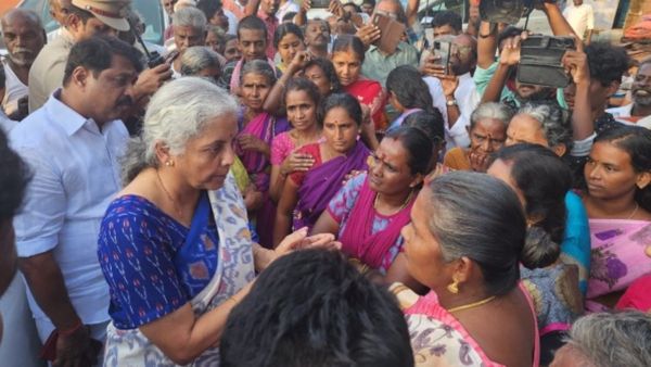 இங்க பாருங்கோ..தூத்துக்குடியில் 'பெருமாள் கோவில் ஊர்வல' பஞ்சாயத்தில் நிர்மலா சீதாராமன் பேசியது என்ன?