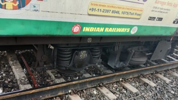 சென்னை பேசின் பிரிட்ஜ் அருகே பரபரப்பு.. திடீரென தடம் புரண்ட ரயில்.. என்ன நடந்தது?