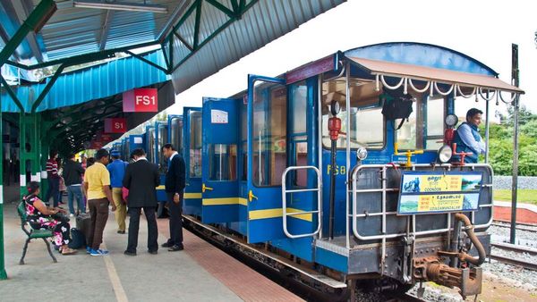 இந்தியாவிலேயே மிக மெதுவான ரயில்.. ஊட்டி ரயிலுக்கு டிக்கெட் எப்படி புக் பண்ணனும் தெரியுமா?