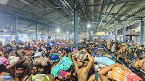 சபரிமலையில் கட்டுக்கடங்காத கூட்டம்.. புல்மேடு பாதையில் சன்னிதானம் செல்லும் ஐயப்ப பக்தர்கள்!