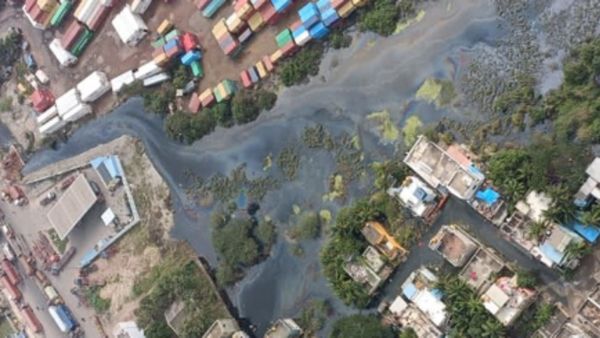 எண்ணெய் கசிவால் பெரிய ஆபத்து.. 20 சதுர கி.மீ-க்கு பரவி இருக்கு.. கடலோர காவல் படை ஆய்வில் அதிர்ச்சி!