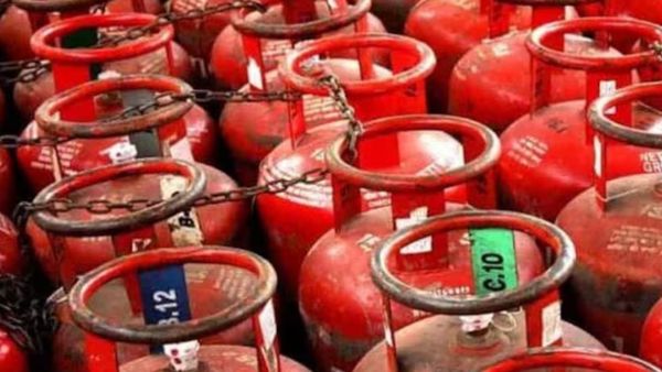 சென்னையில் காலையிலேயே உயர்ந்த வணிக சிலிண்டர் விலை.. ஆனாலும் ஹேப்பி நியூஸ் இருக்கு