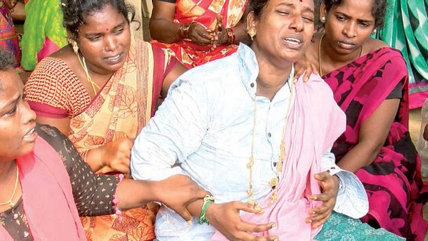 கடைசியா போன்ல 6 மணிக்கு பேசினேன்! திடீர்னு கன்டெய்னர்னு அலறல் கேட்டுச்சி.. ஜெயசீலன் மனைவி கண்ணீர்