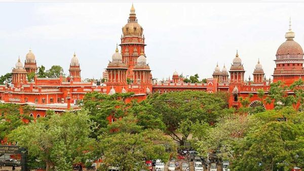 அமைச்சர்களுக்கு எதிராக சொத்து வழக்குகள்.. தானாக முன்வந்து விசாரிக்கும் ஹைகோர்ட்.. முக்கிய உத்தரவு