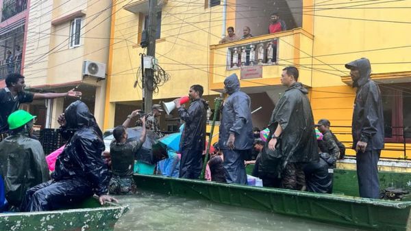 புரட்டி எடுக்கும் மழை.. நெல்லை, தூத்துக்குடி உள்பட 4 மாவட்டங்களுக்கான அவசர கால உதவி எண்கள் அறிவிப்பு