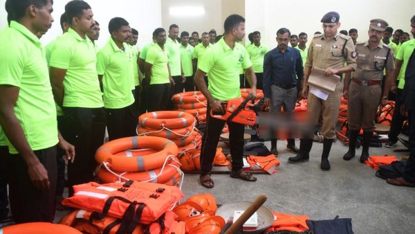 தென் மாவட்டங்களை பதம் பார்க்கும் கனமழை.. அலர்ட் மோடில் காவல்துறை.. கண்காணிப்பு குழு அமைப்பு