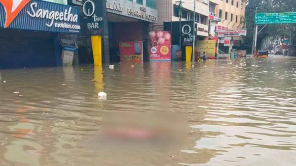 தத்தளிக்குதே தென் தமிழ்நாடு! காணோமே 'தமிழக' அரசியல் கட்சிகள்.. ஓரவஞ்சனையா?குமுறும் தென் மாவட்டங்கள்!