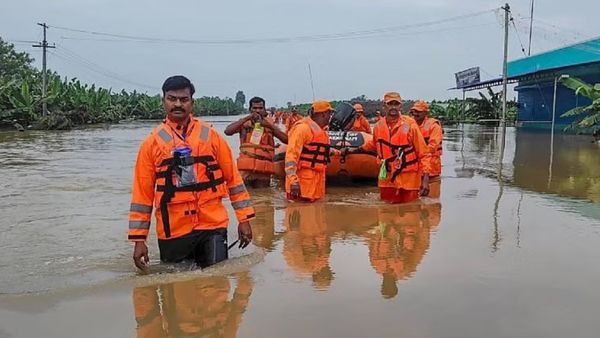 துண்டிக்கப்பட்ட சாலைகள்.. மீளாத தூத்துக்குடி. மத்தியக்குழு ஆய்வு.. ரூ.5000 கோடி சேதம்