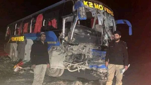 பயணிகள் பேருந்து மீது தீவிரவாதிகள் தாக்குதல்! 2 ராணுவ வீரர்கள் உட்பட 9 பேர் பலி! பாகிஸ்தானில் ஷாக்