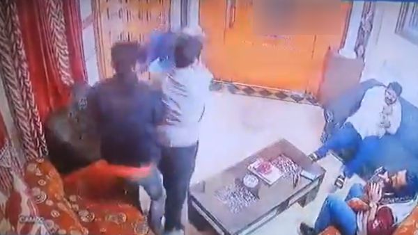 ராஜஸ்தானில் ஷாக்.. ராஜ்புத் கர்னி சேனா தலைவர் வீடு புகுந்து சுட்டுக்கொலை.. பரபர சிசிடிவி காட்சி