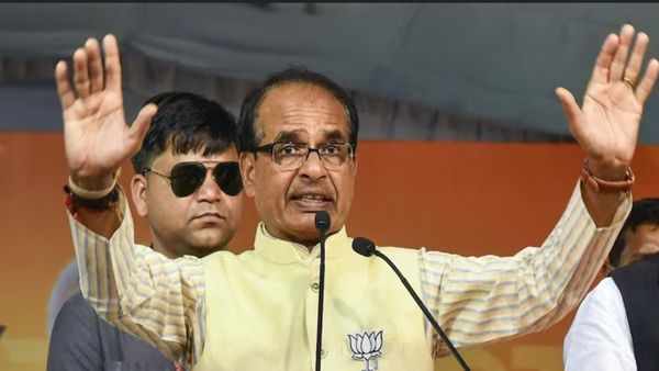 ம.பி: வம்பாடு பட்டு பாஜகவை ஜெயிக்க வைத்த எனக்கு சிஎம் பதவி இல்லையா? டெல்லிக்கு போக மறுத்த சவுகான்!