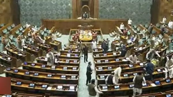 அதேநாள்.. லோக்சபாவில் அத்துமீறி நுழைந்த 2 பேர்.. 22 ஆண்டுக்கு முன்பு நாடாளுமன்றத்தில் நடந்தது என்ன?