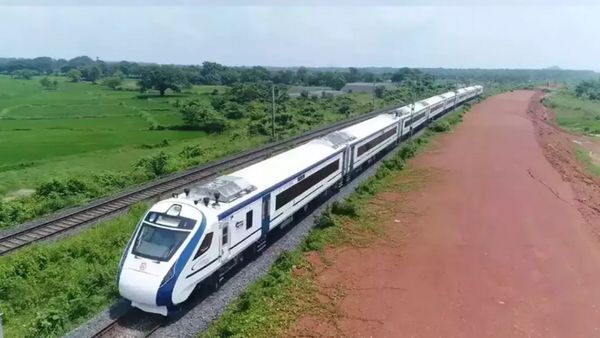 சபரிமலை ஐயப்ப பக்தர்களுக்காக.. சென்னை டூ கோட்டயம் வந்தே பாரத் சிறப்பு ரயில் சேவை தொடக்கம்!