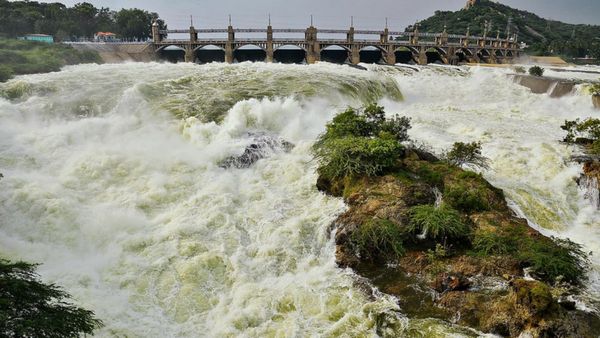மேட்டூர் அணையின் நீர்மட்டம் 70 அடியாக உயர்வு.. முழு கொள்ளளவை எட்டுவது எப்போது?