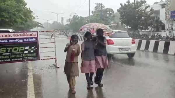 தென் தமிழ்நாட்டை புரட்டி எடுத்த பேய் மழை.. இன்று எந்தெந்த மாவட்டங்களில் எதற்கெல்லாம் விடுமுறை?