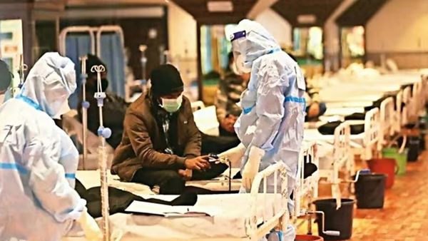 விஸ்வரூபம் எடுக்கும் கொரோனா.. ஒரே நாளில் 797 பேருக்கு தொற்று உறுதி! வெளியான ஷாக் ரிப்போர்ட்