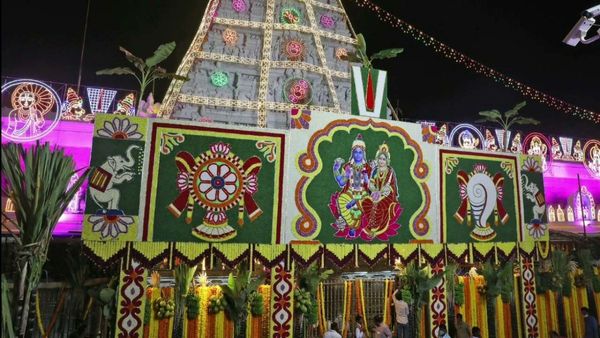 கோவிந்தா.. கோவிந்தா.. திருப்பதியில் திறக்கப்பட்ட சொர்க்கவாசல் .. பூலோக வைகுண்டமான திருமலை