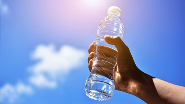 பிளாஸ்டிக் வாட்டர் பாட்டில் தண்ணீர் குடிப்பவரா நீங்கள்? காத்திருக்கும் பேராபத்து.. ஆய்வில் பகீர்