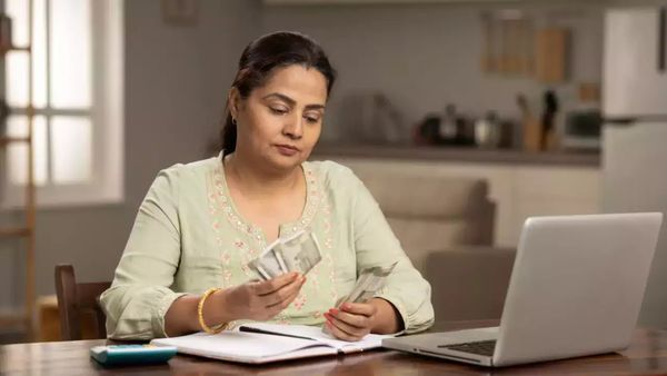 இல்லத்தரசிகளே இத மட்டும் மறக்காதீங்க.. பல மடங்கு சேமிக்கலாம்.. 6ஆவது பாயிண்ட் ரொம்ப முக்கியம்!