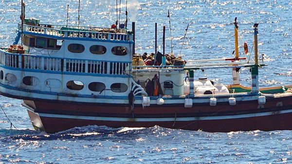 ஈரானிய கப்பலை கடத்திய கடற்கொள்ளையர்கள்.. அதிரடியாக மீட்டது ஐஎன்எஸ் சுமித்ரா.. ஏமன் வளைகுடாவில் பரபர