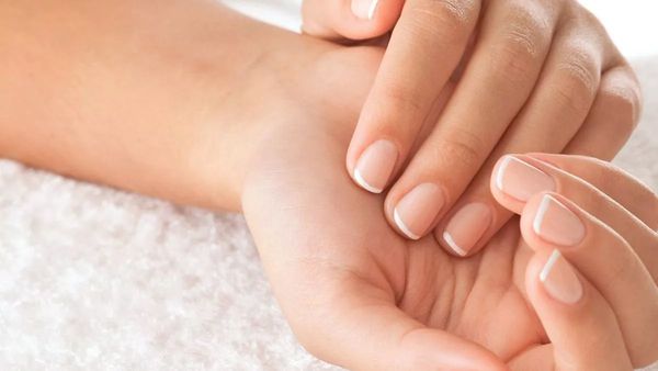 கை விரல் நகங்கள் இந்த வடிவில் இருந்தால் ரிஸ்க் உங்களுக்கு எல்லாம் ரஸ்க் சாப்பிடுற மாதிரி!