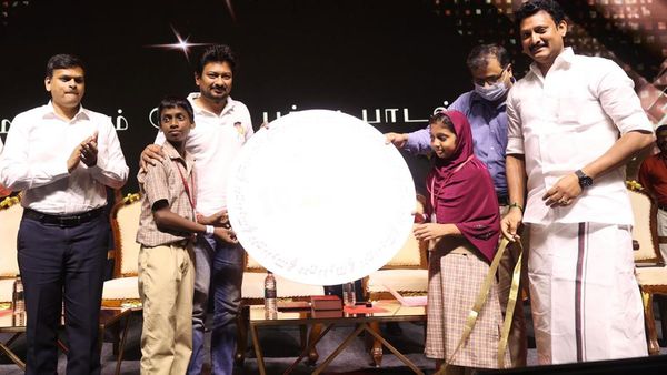 அரசு பள்ளிகளில் சமூக நீதி பாடல்கள்.. கோரிக்கை வைத்த உதயநிதி.. உடனே ஒகே சொன்ன அன்பில் மகேஷ்