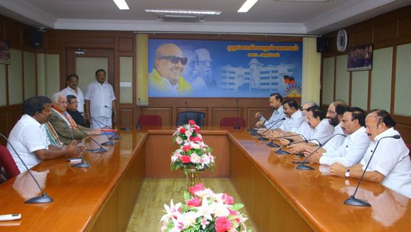 திமுக உடனான தொகுதி பங்கீடு பேச்சு திருப்திகரமாக இருந்தது.. சிரித்த முகத்துடன் வந்த காங். தலைவர்கள்!