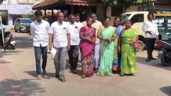 திமுக தலைமைக்கு தலைவலி.. கடலூர் மேயருக்கு எதிராக 10 கவுன்சிலர்கள்.. ராஜினாமா செய்யப்போவதாக வார்னிங்!