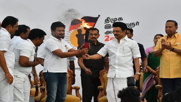 மாநிலங்களுக்கு அதிக அதிகாரங்கள்- திமுக இளைஞரணி மாநாட்டில் வலுவாக ஒலித்த மாநில 