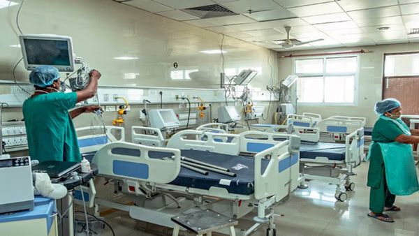 இனி ஒரு ரூபாய் கூட செலவின்றி நாடு முழுக்க எந்த மருத்துவமனையிலும் சிகிச்சை பெறலாம்.. எப்படி?