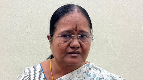 சிக்கிய குன்றத்தூர் கமிஷ்னர் குமாரி.. வங்கி லாக்கர்களை திறந்து பார்த்தால்.. திகைத்த காஞ்சிபுரம் போலீஸ்