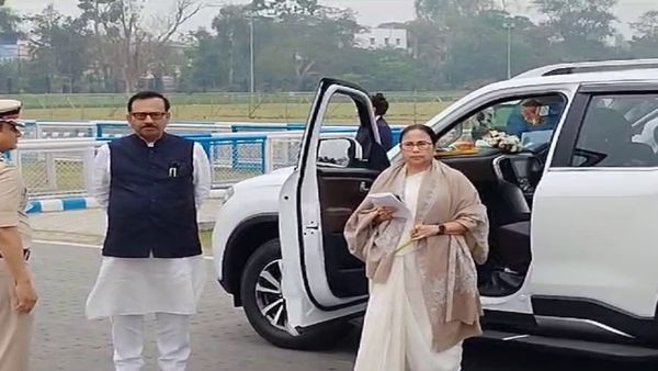 காங்கிரஸ் கூட்டணி முறிவு-மே.வங்கத்தில் திரிணாமுல் காங். தனித்து போட்டி:மமதா பானர்ஜி அதிரடி அறிவிப்பு