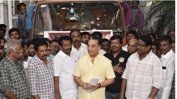 நிவாரண பொருட்களை வாங்கி விற்பவர்களும் இருக்கிறார்கள்.. ஜாக்கிரதையாக நல்லது செய்யவேண்டும்: கமல்ஹாசன்