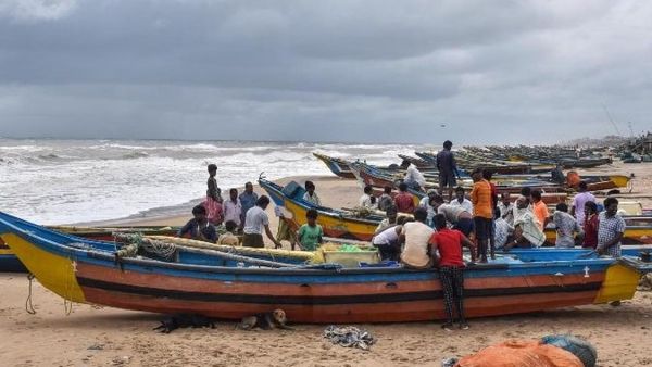 வானிலை சரியில்லை.. கடலுக்கு நடுவே பெரிய அச்சுறுத்தல்! மீனவர்களுக்கு பறந்து வந்த அலர்ட்