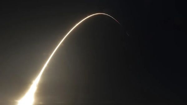 கடைசி நேர திக் திக்.. சாதித்த ஜப்பான்.. விண்கலம் வெற்றிகரமாக தரையிறங்கியது.. ஆனால் ஒரு டுவிஸ்ட்!